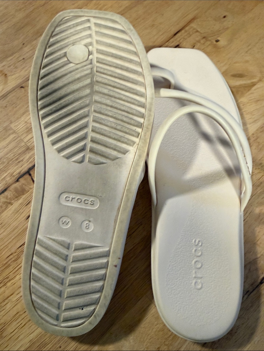 CROCS Women's Miami Toe Loop Sandal - Picture 4 of 5